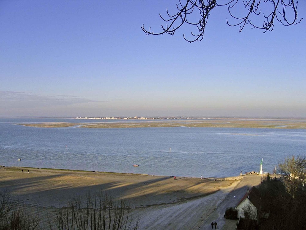 Hotel Mercure Abbeville Centre - Porte De La Baie De Somme 45/50