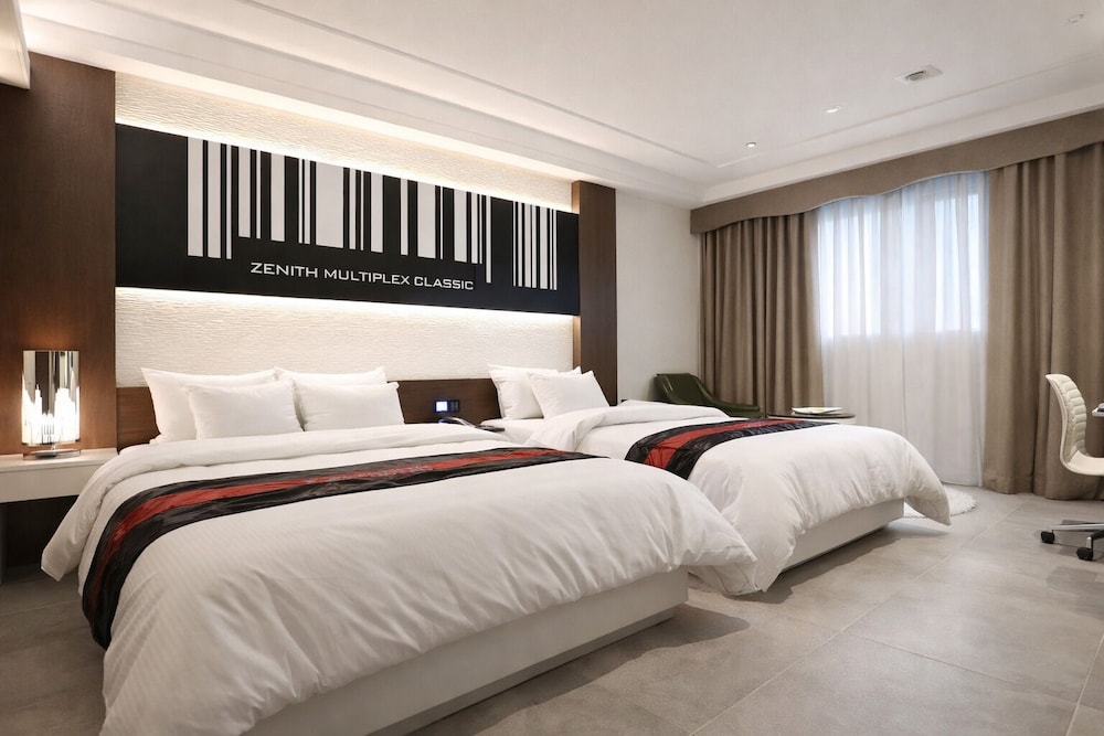 Zenith Hotel 25/63