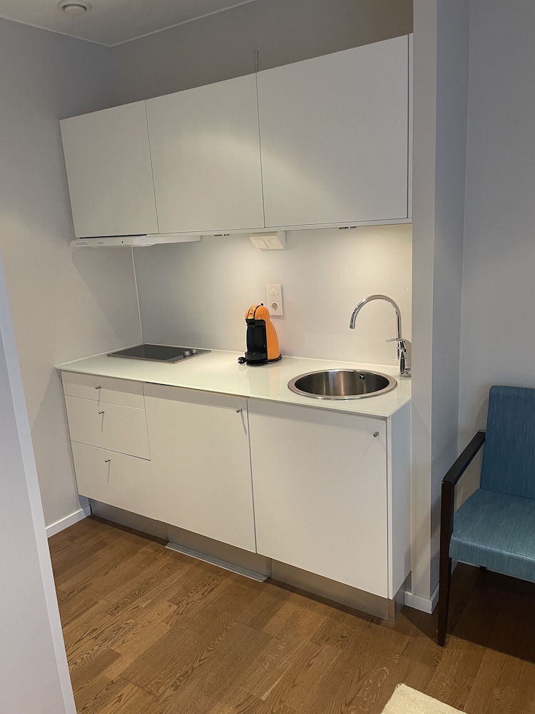 Finn Apartments 3/44