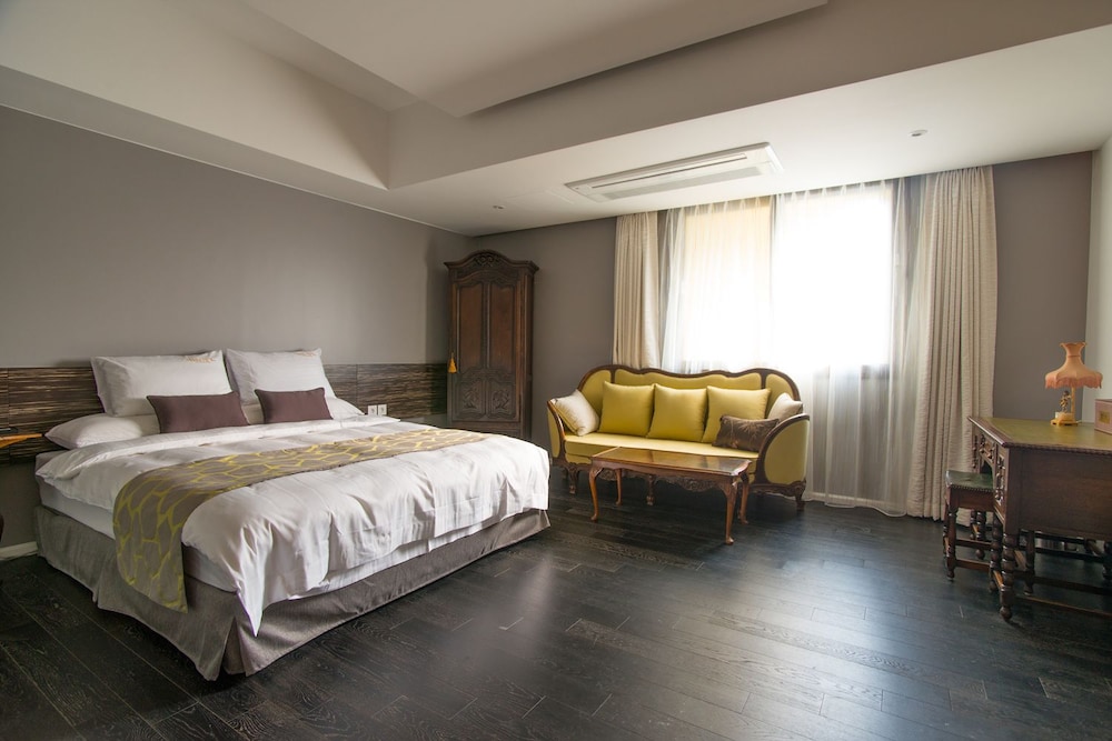 SUITE, DOUBLE BED