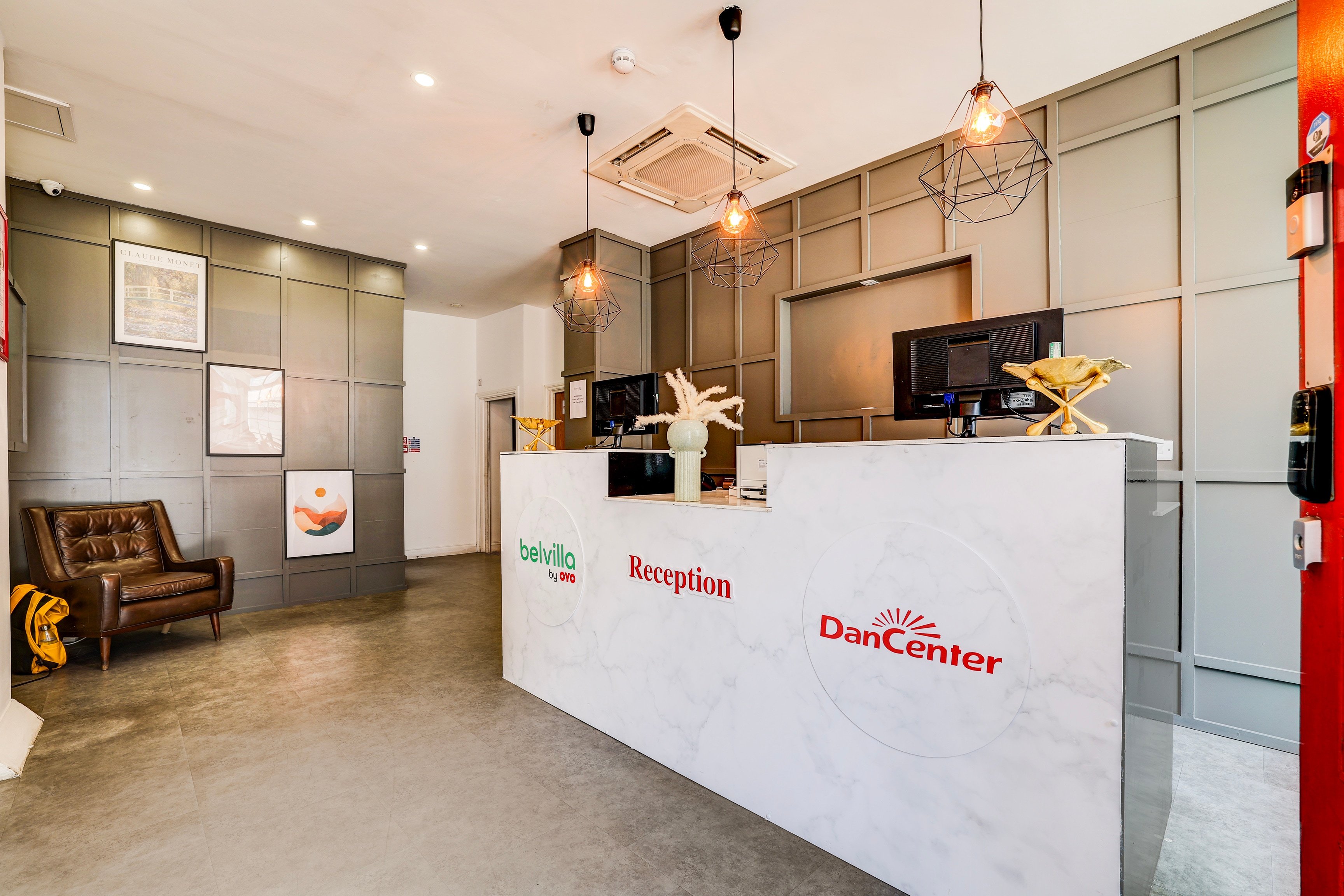 Lobby at Belvilla Ilford Station Hotel, 4 min from Elizabeth line, LONDON