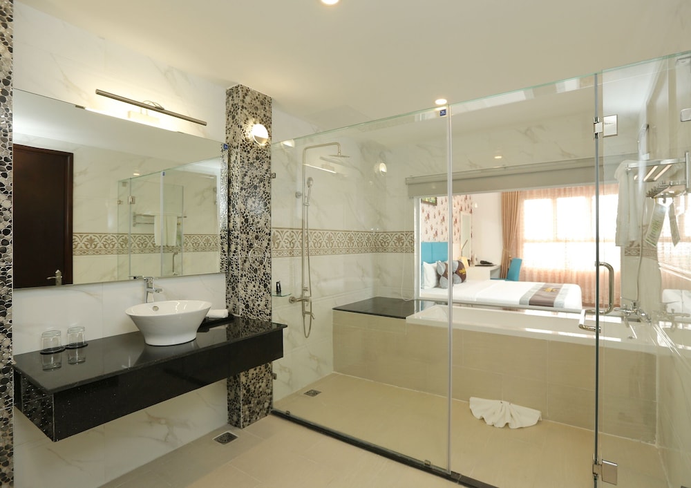 The Mira Boutique Hotel 37/40