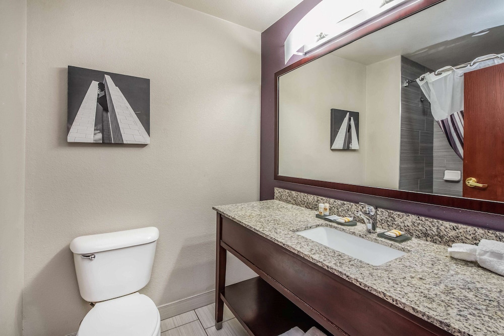 La Quinta Inn & Suites by Wyndham Fairborn Wright-Patterson 21/50