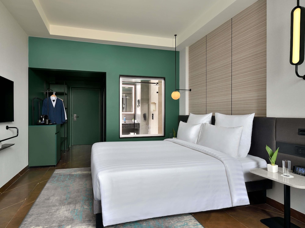 Superior, Twin Beds, City View 7/10