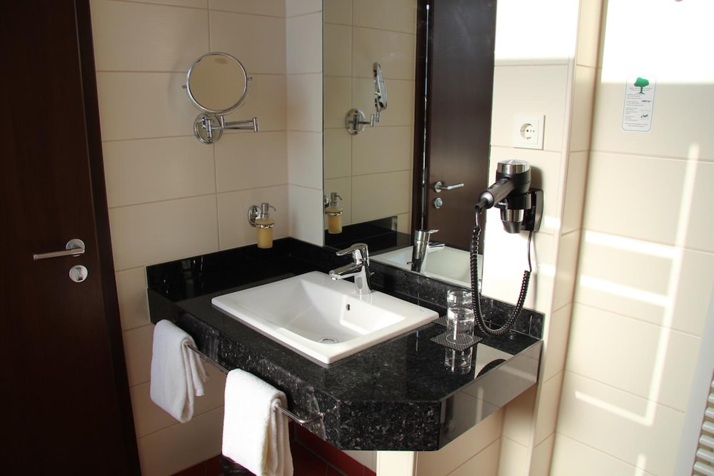 Adena Bremerhaven 43/46