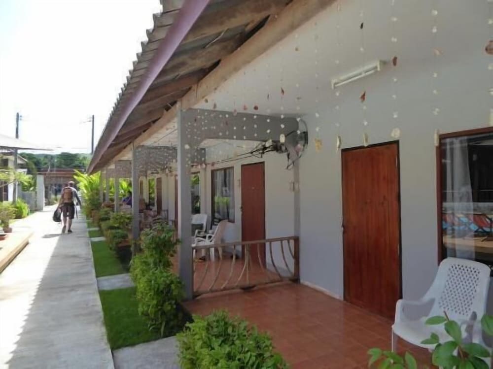 Khum Laanta Resort 8/66