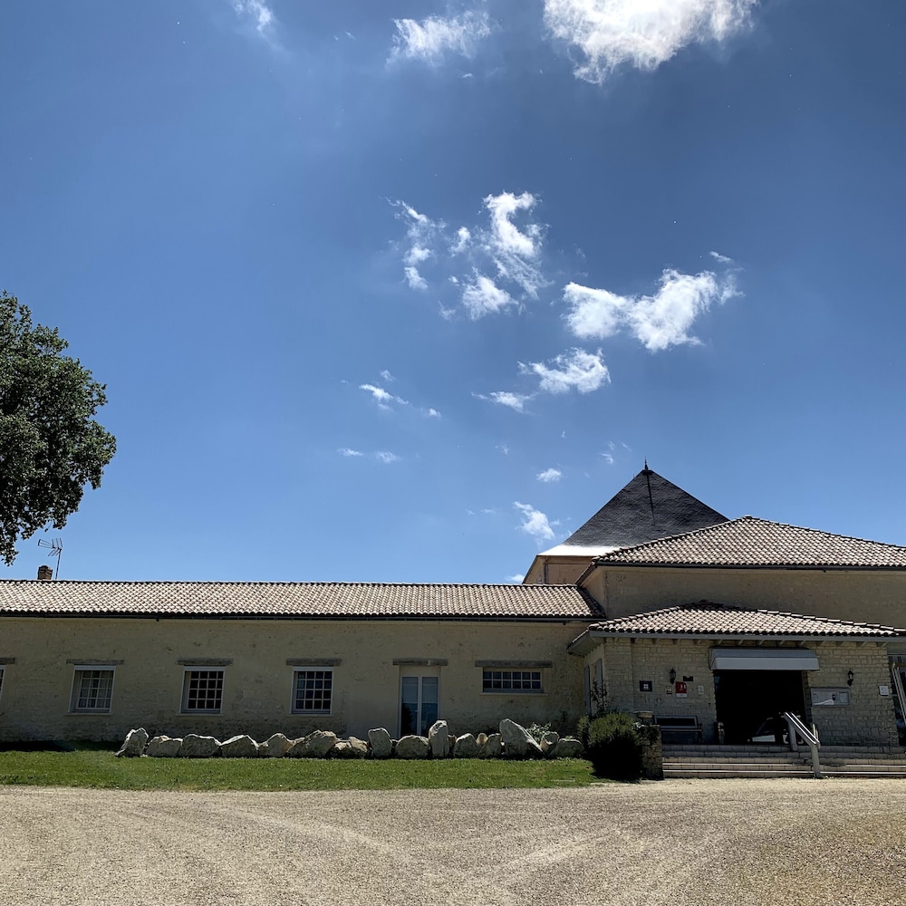 Domaine de Roullet 2/50