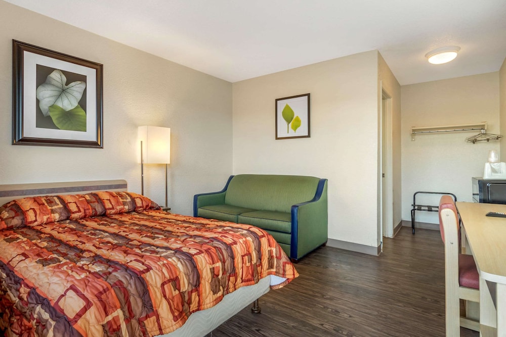 Rodeway Inn Hays KS 5/27