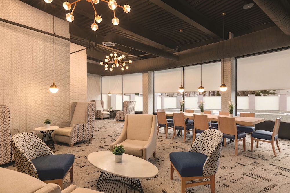 Holiday Inn Philadelphia Arpt-Stadium Area 33/54