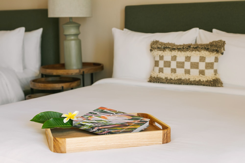 Hotel Solarena Newport Beach, a Dazzler Select by Wyndham 10/20