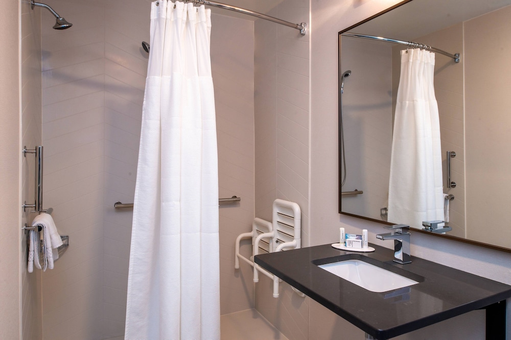 Fairfield Inn Suites By Marriott High Point Archdale 7/36