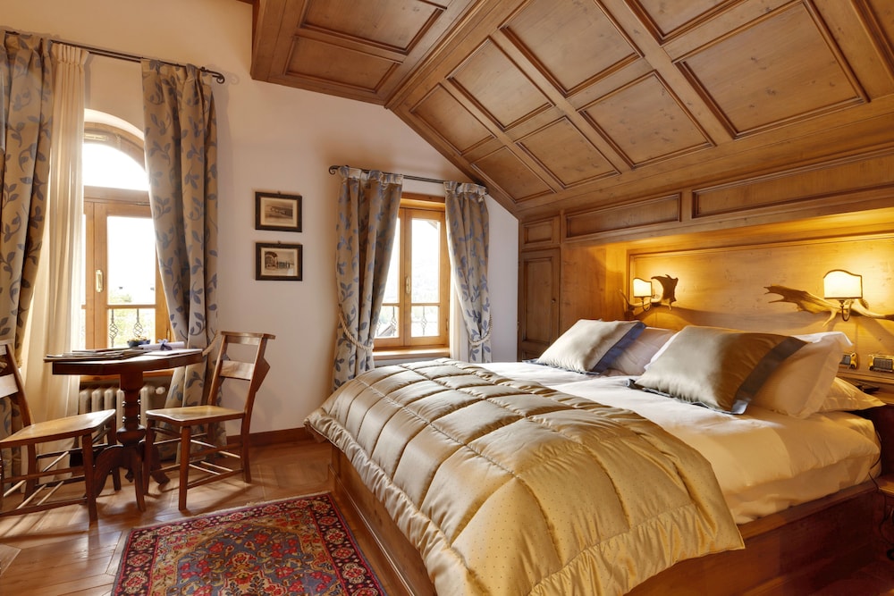 Ambra Cortina Luxury Fashion Boutique Hotel 24/55