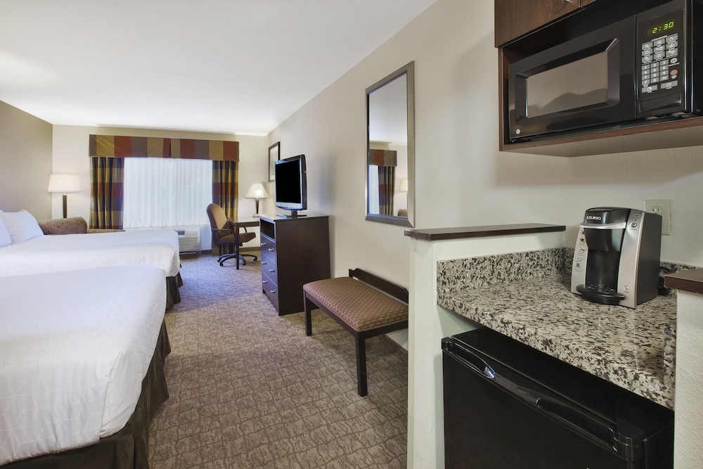 Holiday Inn Express Suites Wheeling 33/78