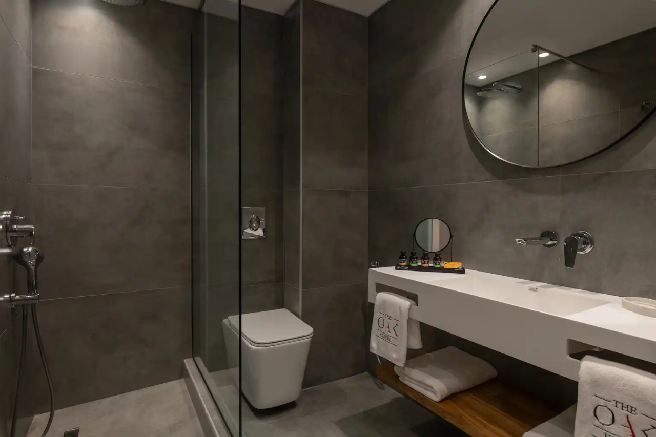 The Oak Hotel 99/101