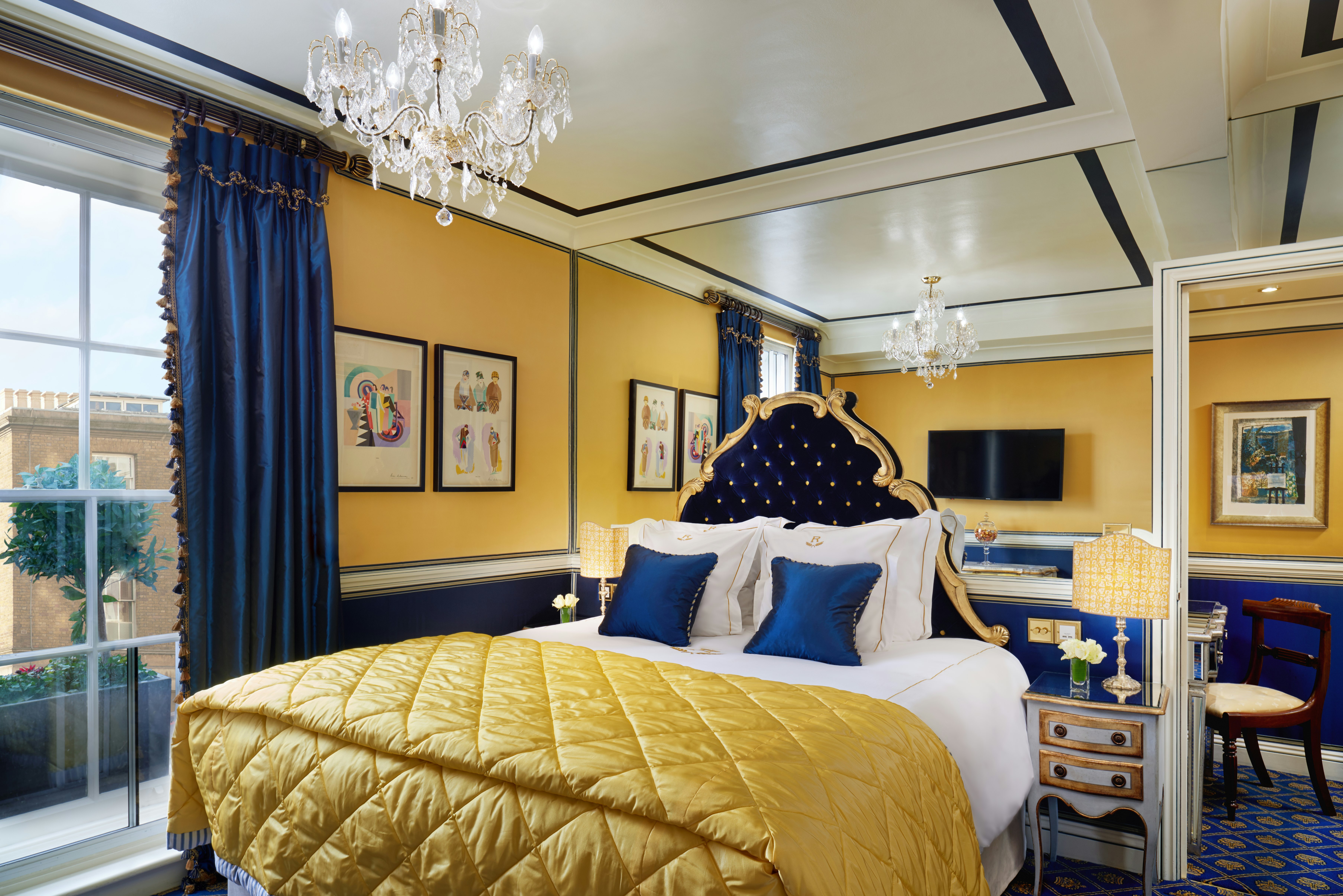 EXECUTIVE, SUITE