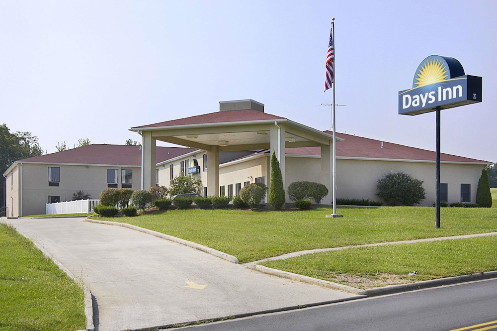 Days Inn by Wyndham Hillsboro 2/24