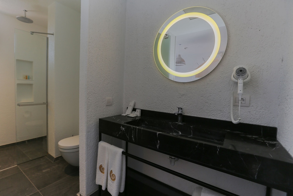 Avalon Boutique Hotel & Suites 56/59