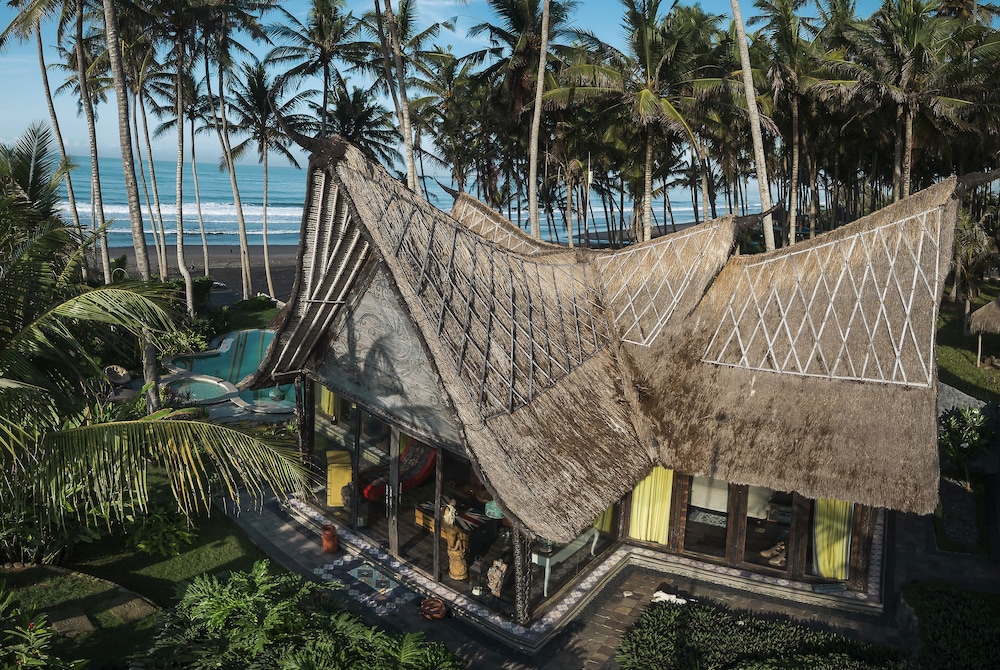 Absolute Beachfront Romantic Villa Laut 18/30