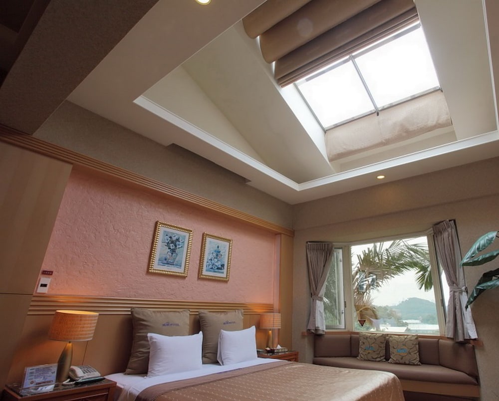 Regale Villa Hotel 41/73