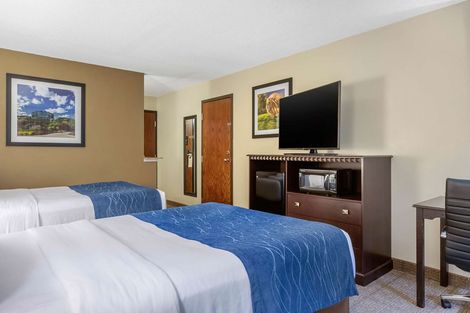 ROOM, 2 DOUBLE BEDS