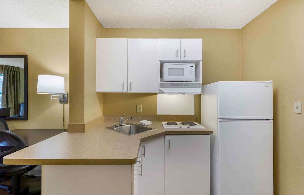 Studio 6 Suites Seattle Kent WA 41/53