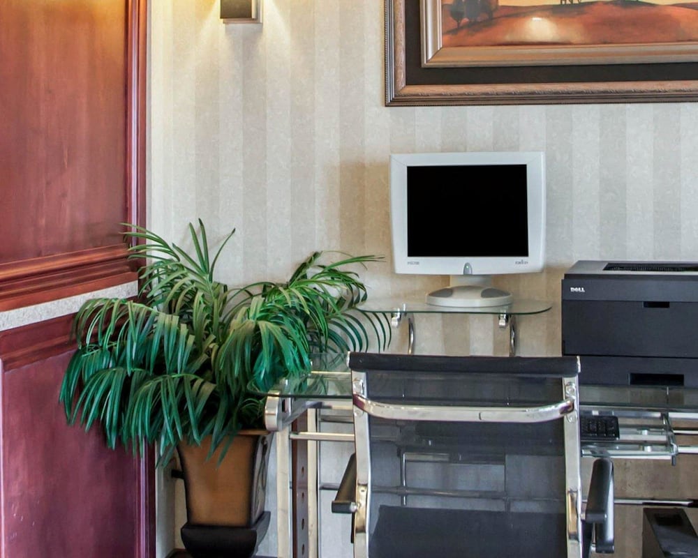 Quality Inn Aurora Naperville Area 23/41