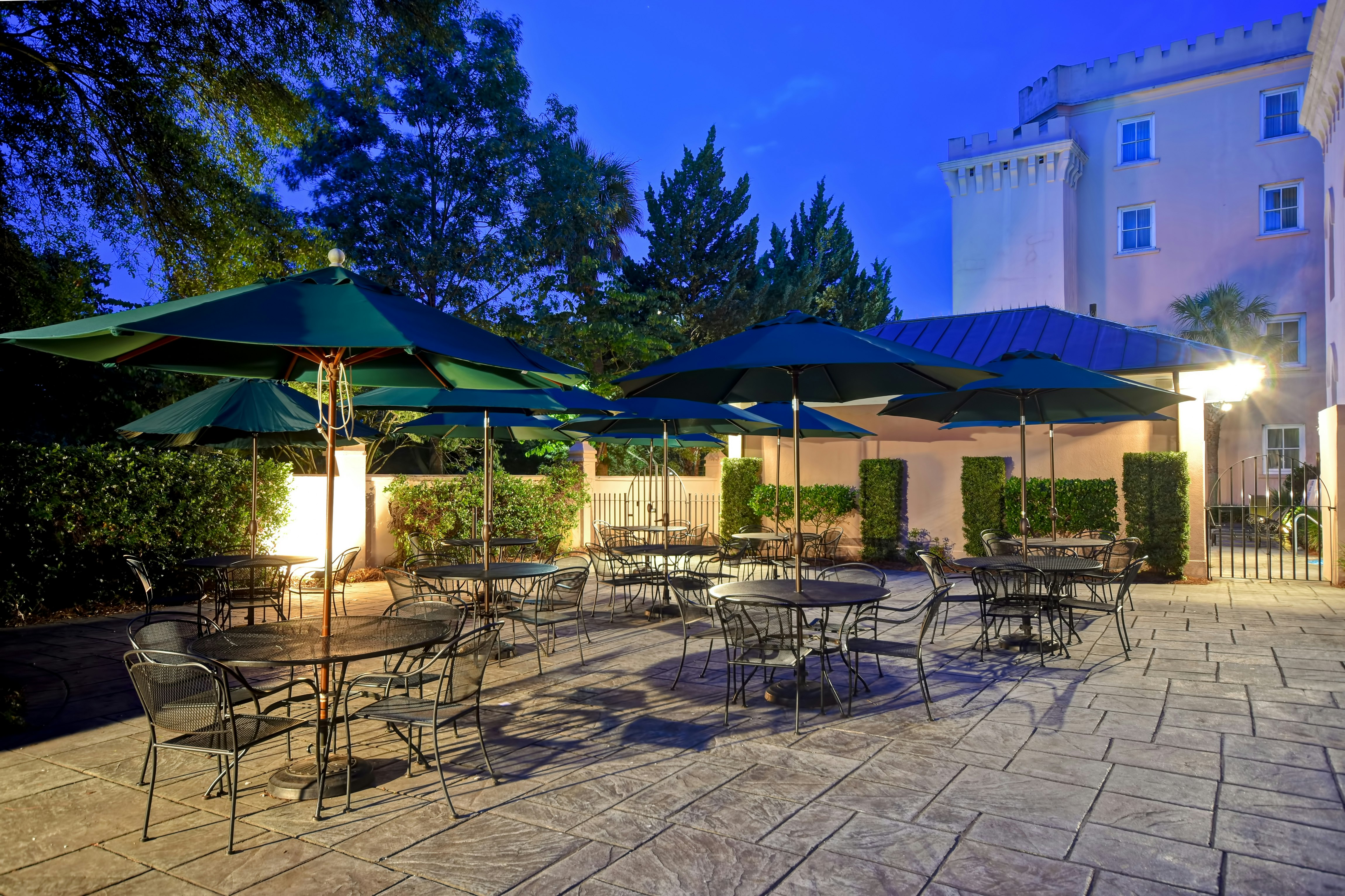 Embassy Suites Charleston Historic Charleston 24/25