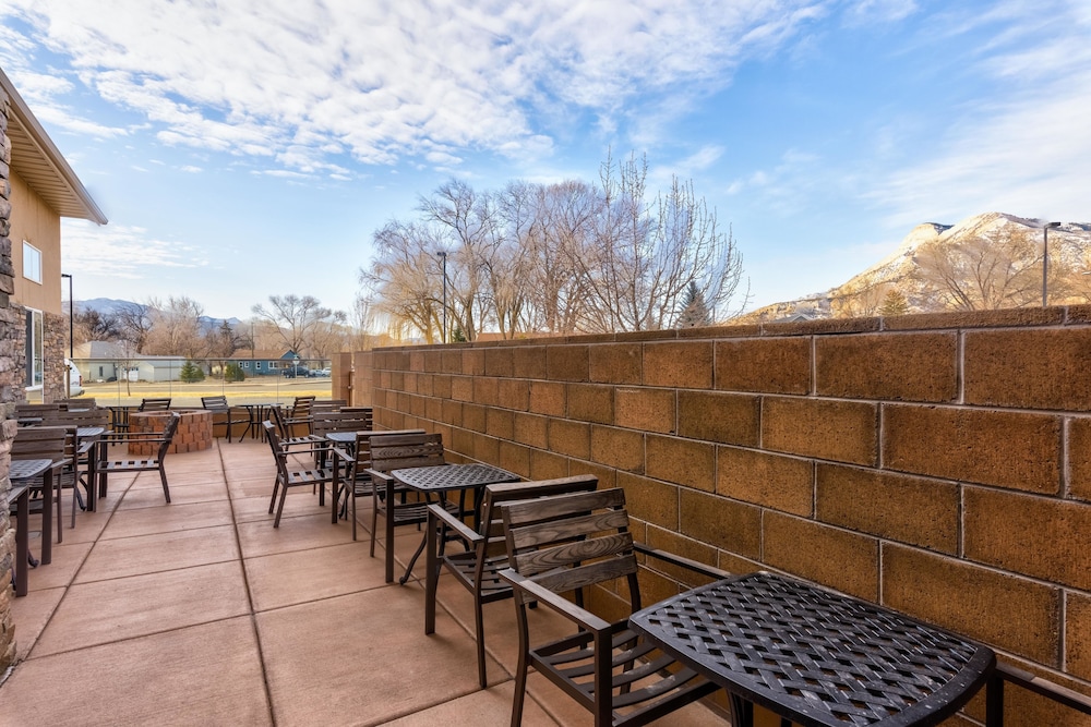 Comfort Inn And Suites 18/29