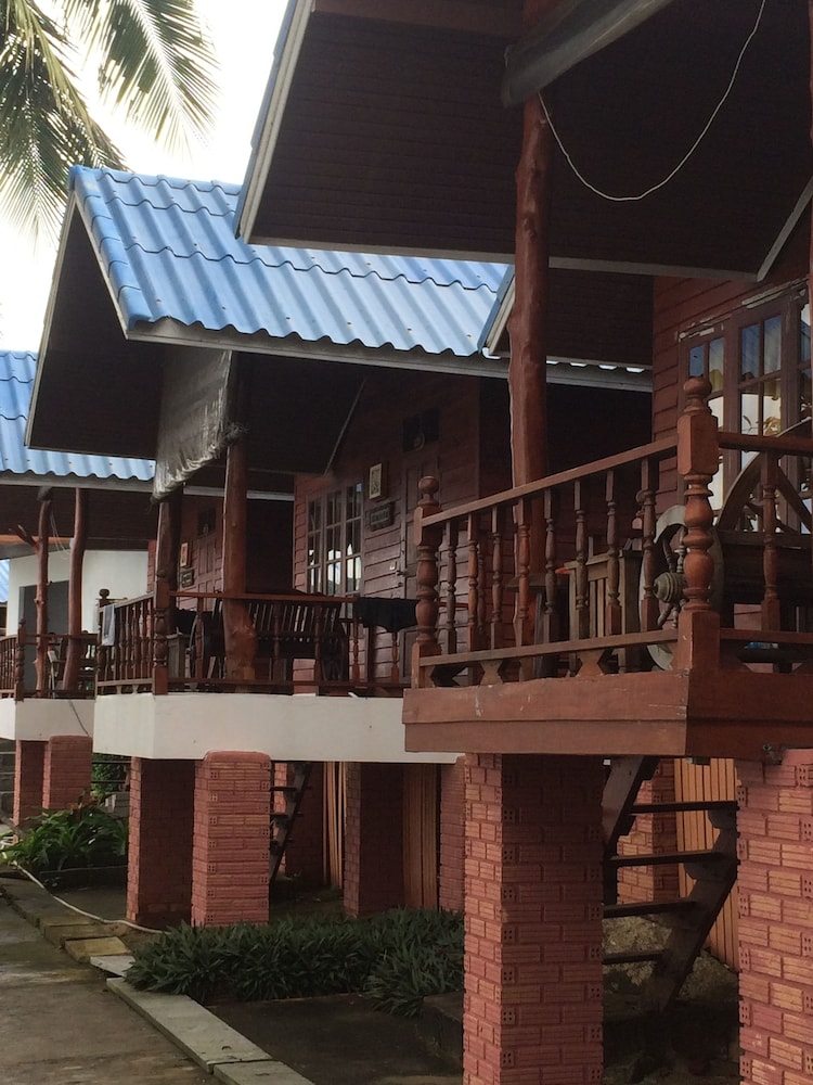THARATHIP RESORT 7/68