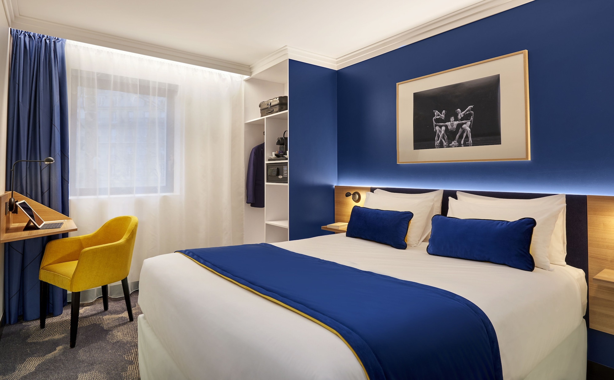 ROOM, DOUBLE BED