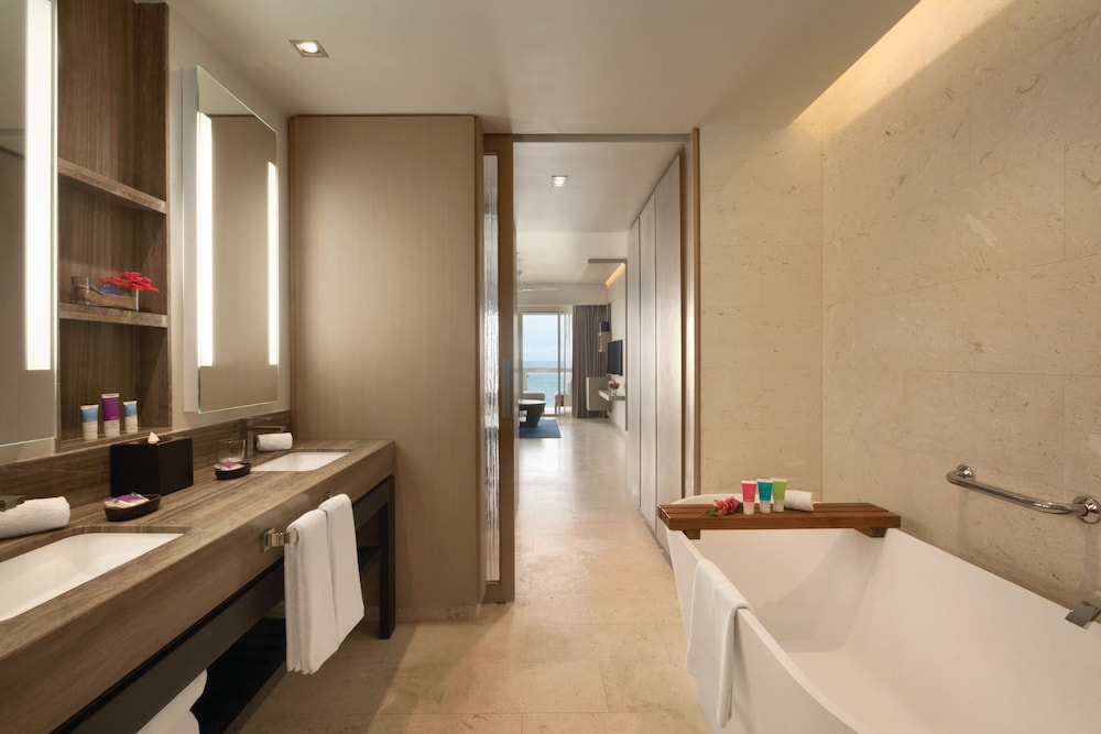 Hyatt Ziva Rose Hall Ex Royalton 48/50