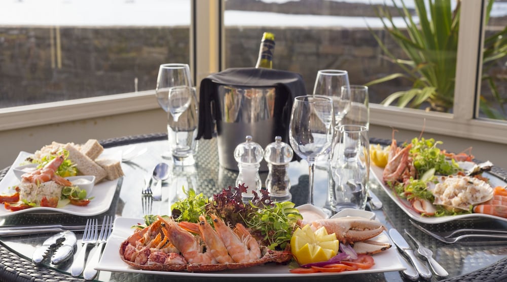 Cobo Bay Hotel 34/45