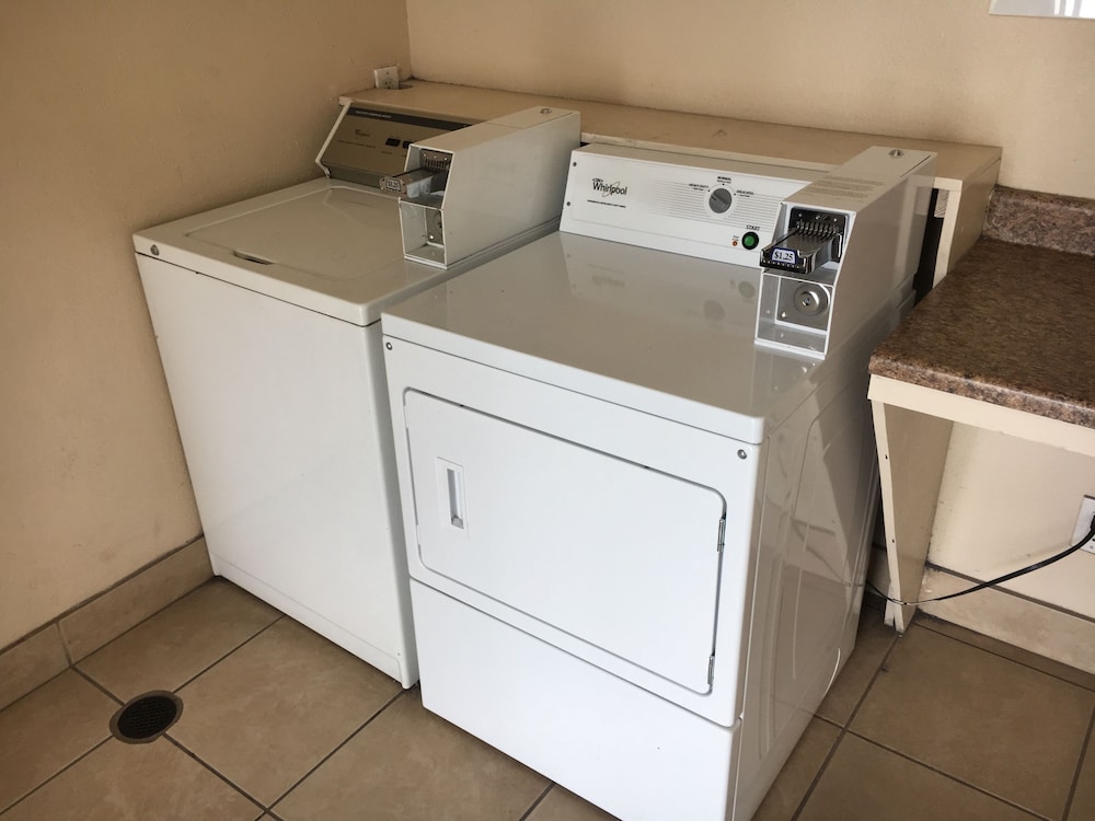 Travelodge By Wyndham Harbor City 21/29