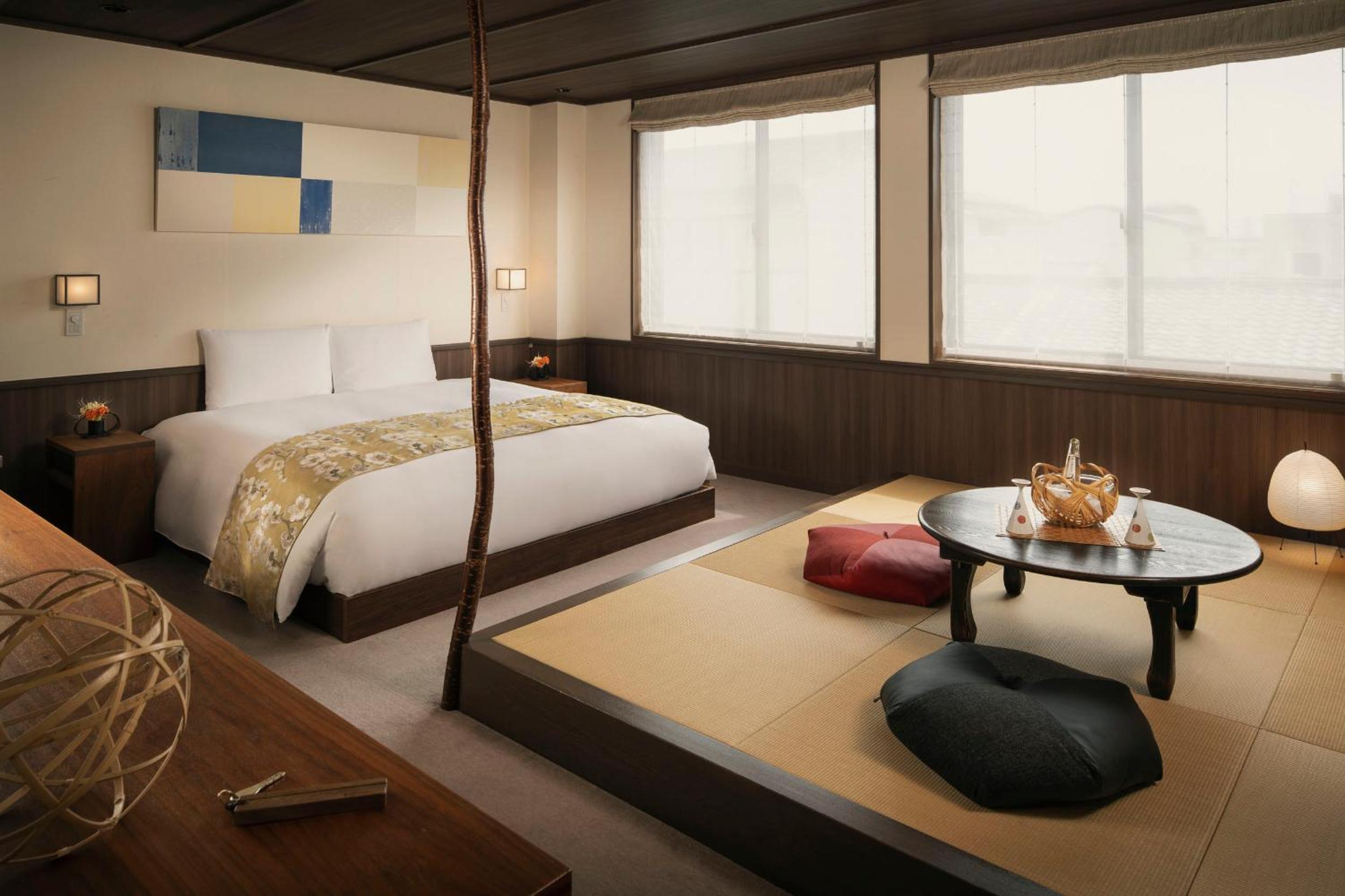 Standard, King Bed, 2 Futon Beds