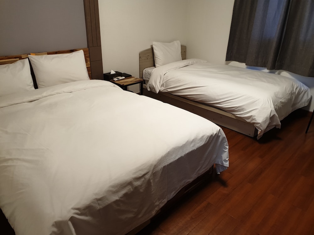 The Beauty Hotel 10/24