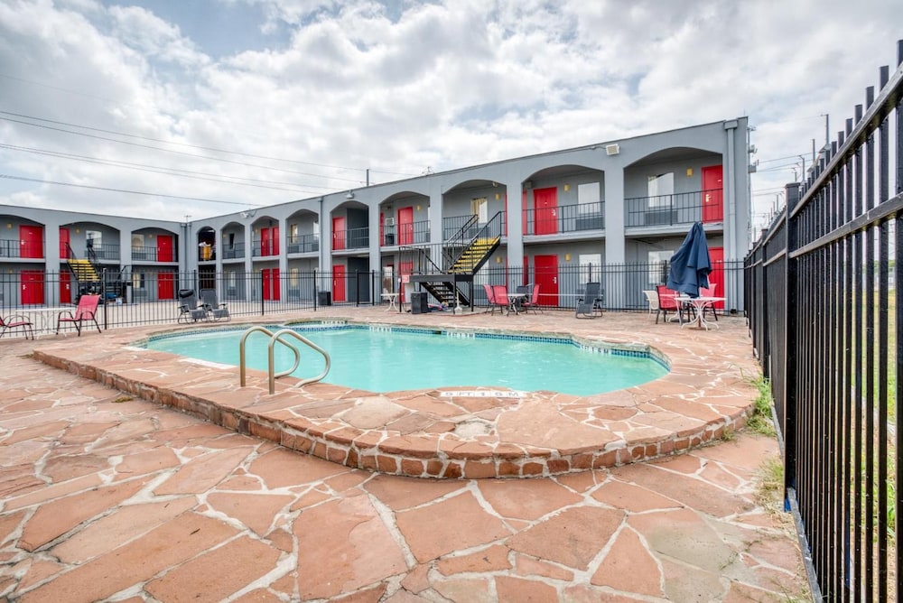 OYO Hotel San Antonio Lackland Air Force Base West 3/44