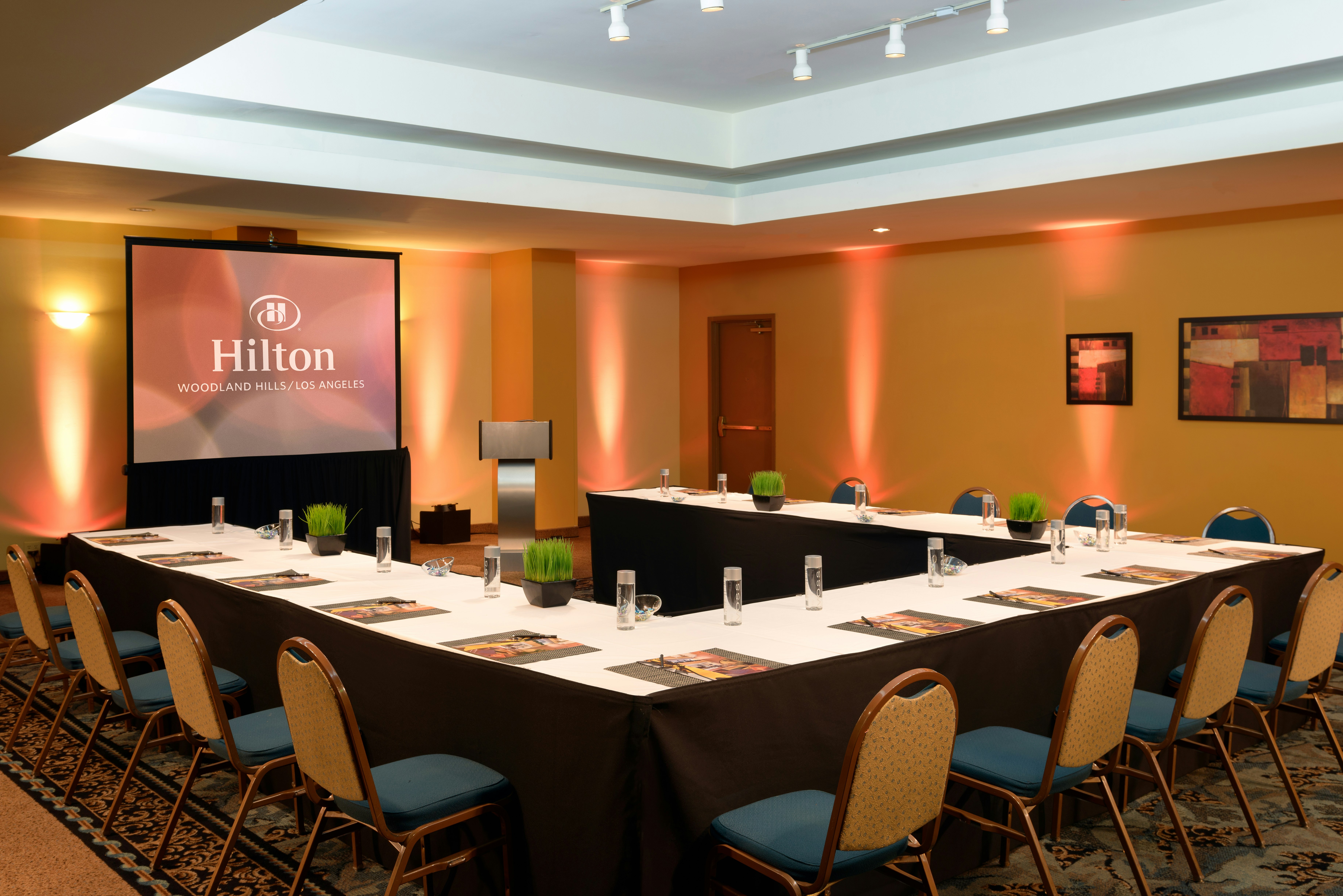 Hilton Woodland Hills Los Angeles 52/67