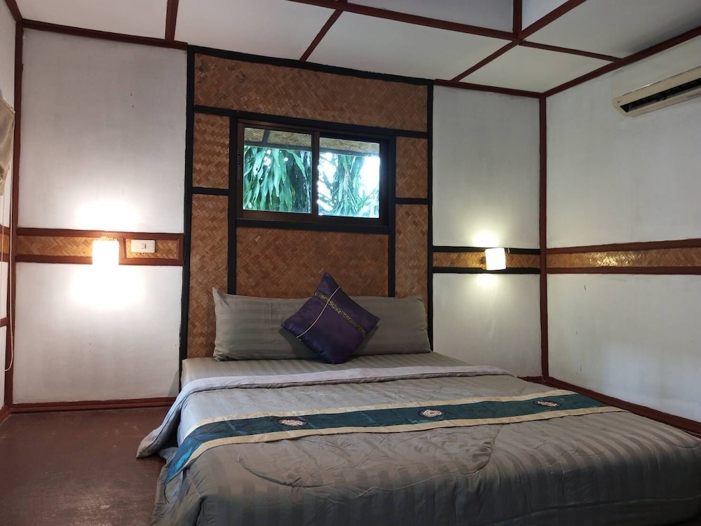 DELUXE, BUNGALOW