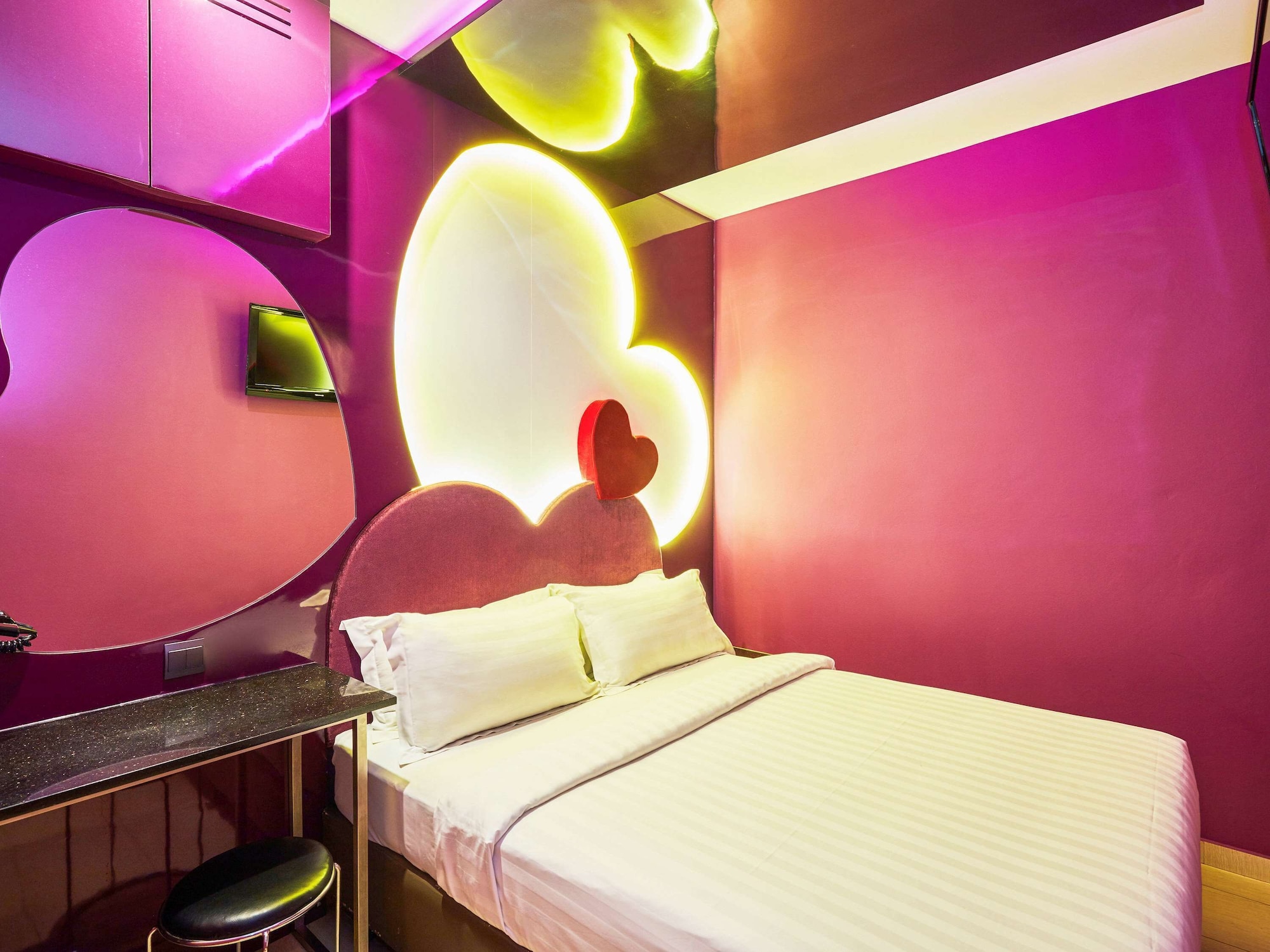 Theme, Deluxe, Double Bed