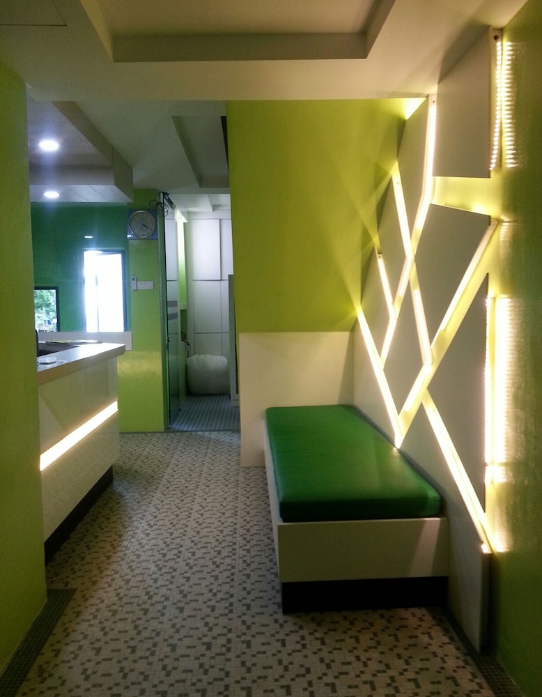Merlin Hotel 27/38