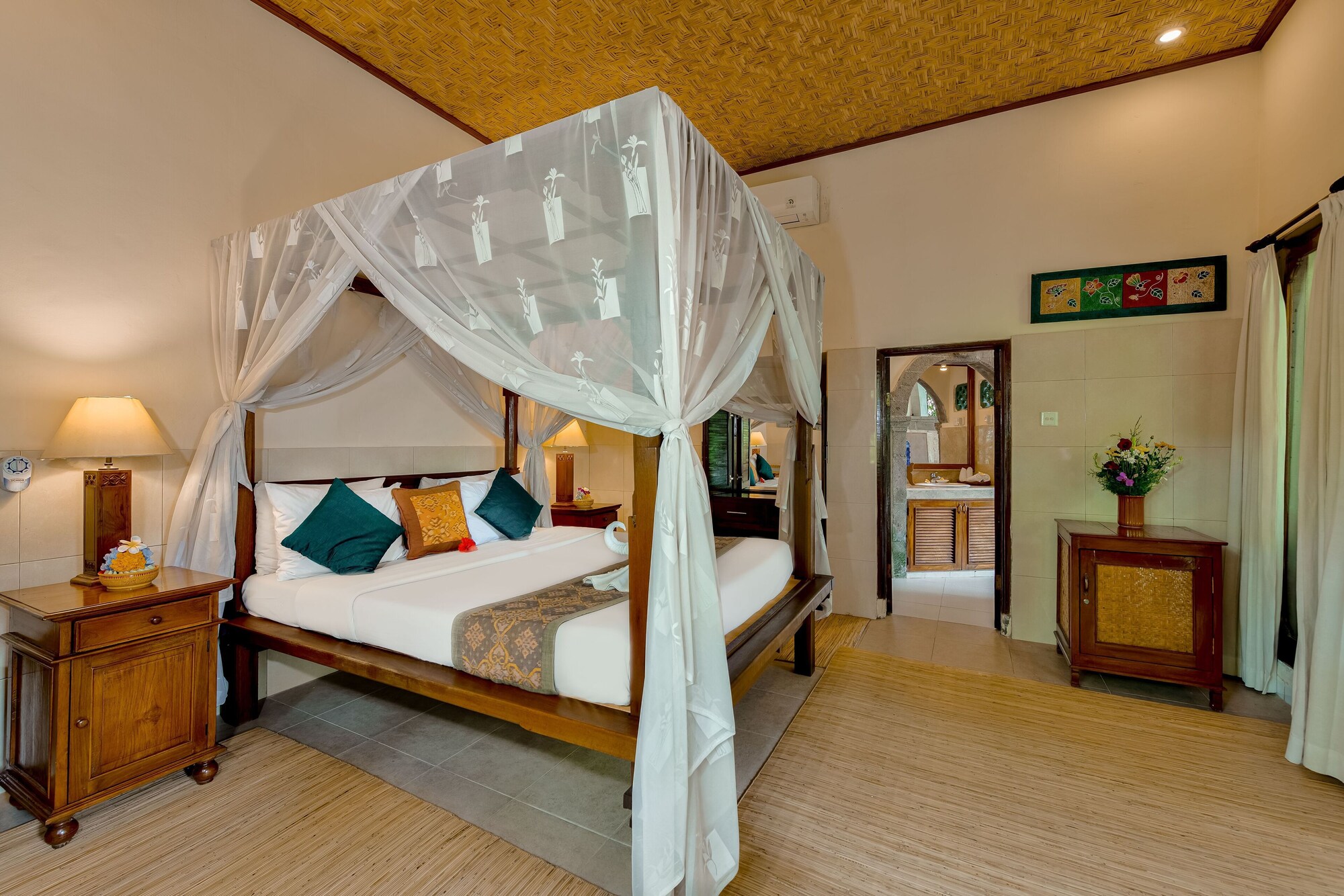 Garden, Superior, Queen Bed