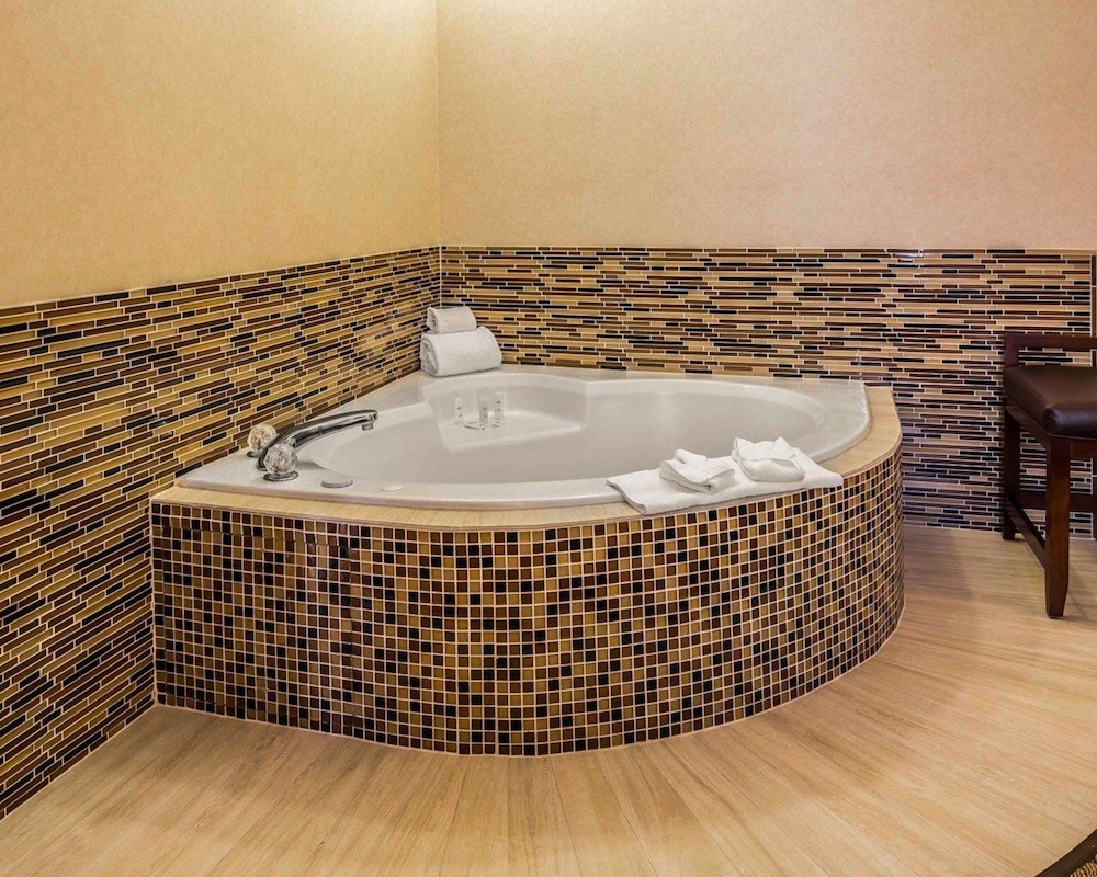 Spark by Hilton Stafford Sugar Land 12/40