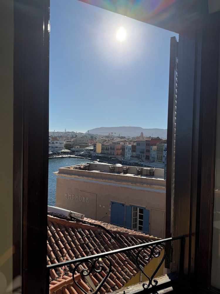 Helena Hotel 3/50