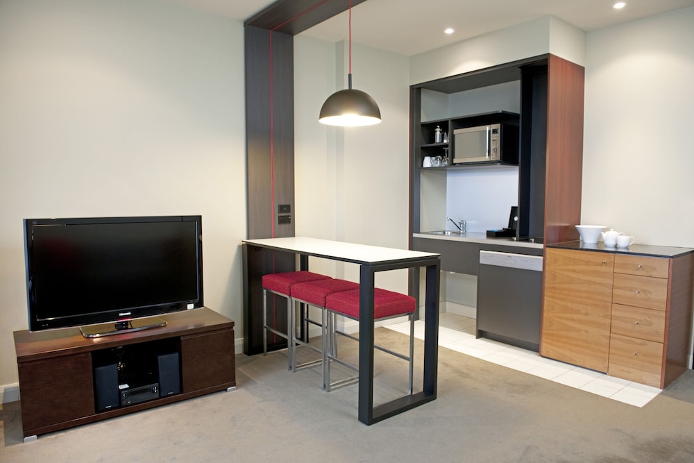 Mantra Hindmarsh Square 53/59