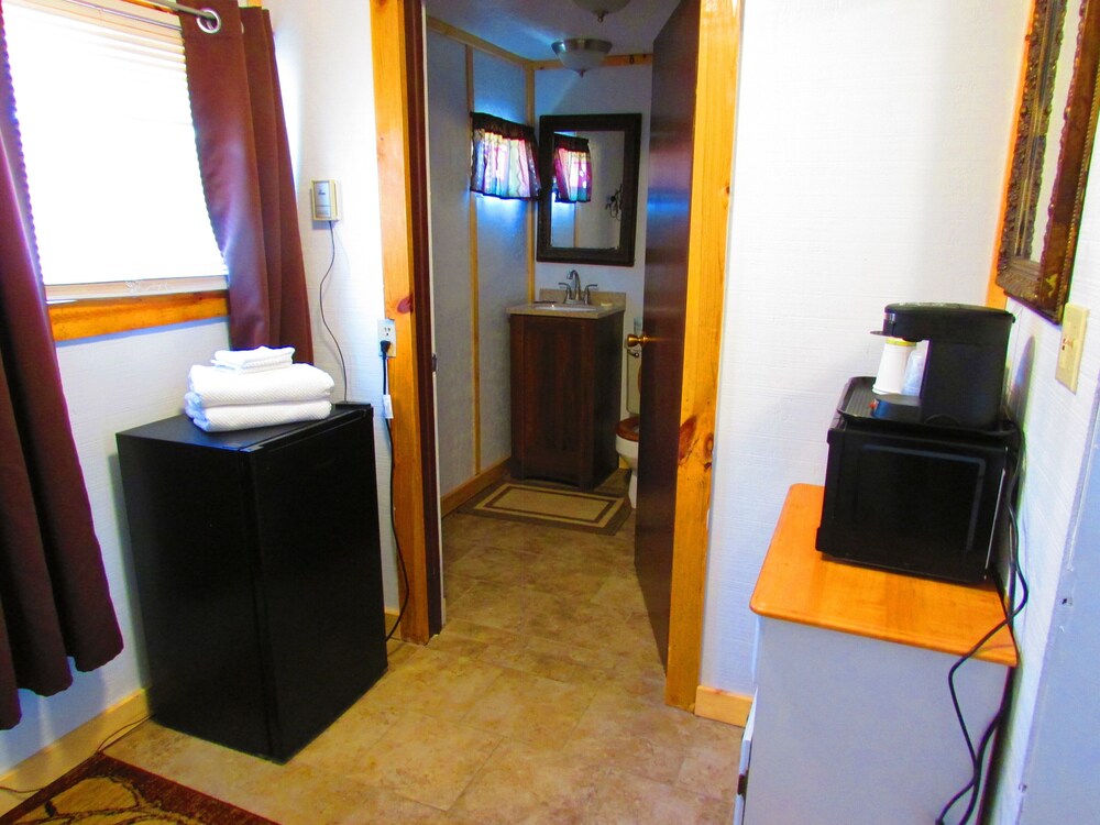 Chinook Winds Motel 51/76