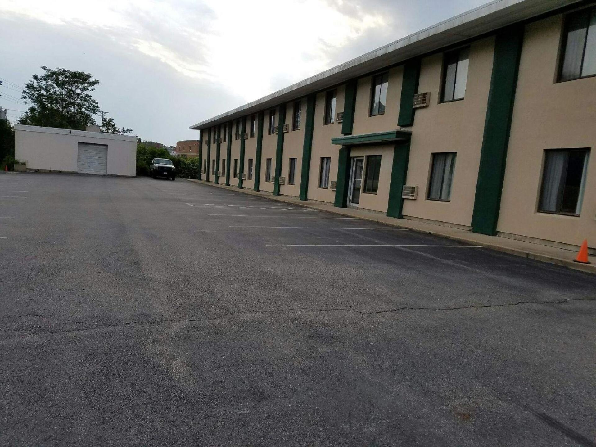 Woonsocket Motor Inn 13/15