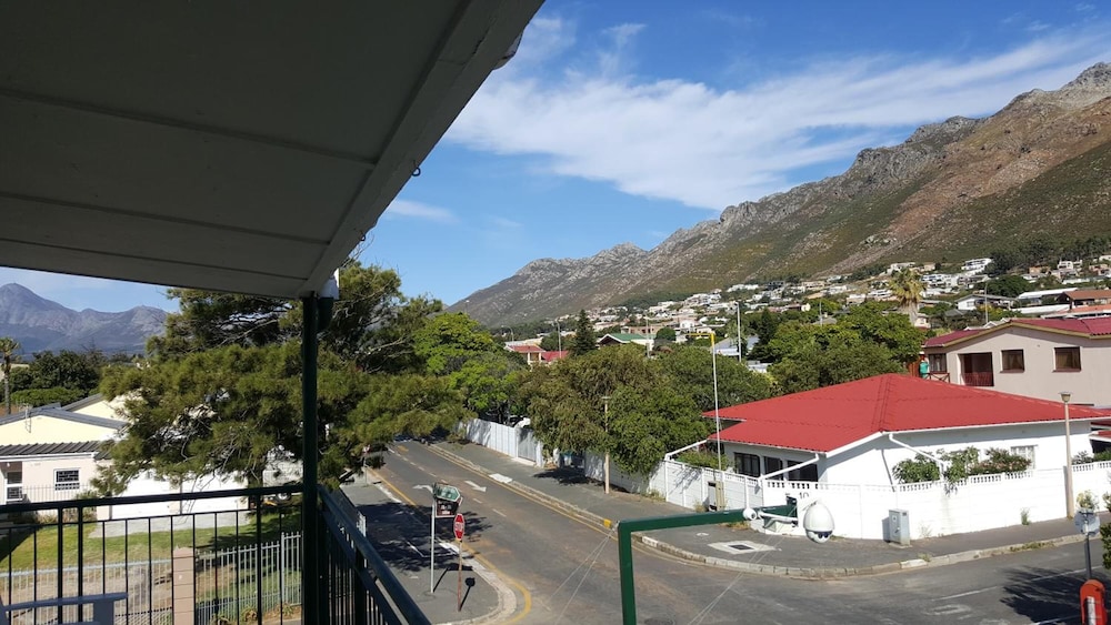 Le Bay Lodge 38/41