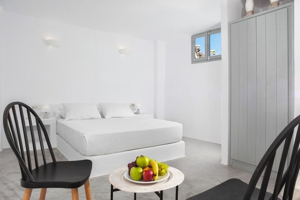 LAVA SUITES and LOUNGE 27/40