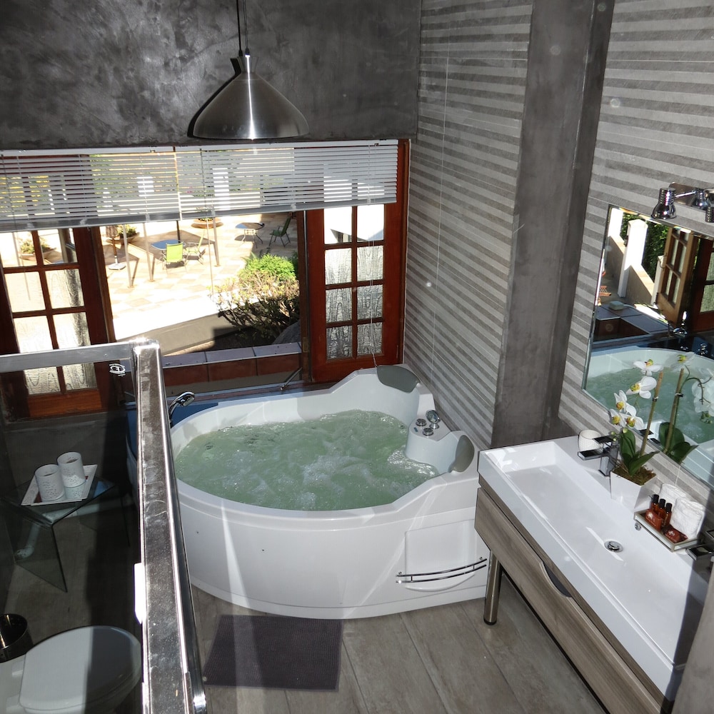 Galagos Lodge 18/50