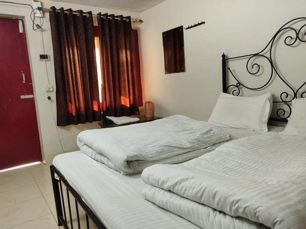 Hotel Kausani Retreat 10/48